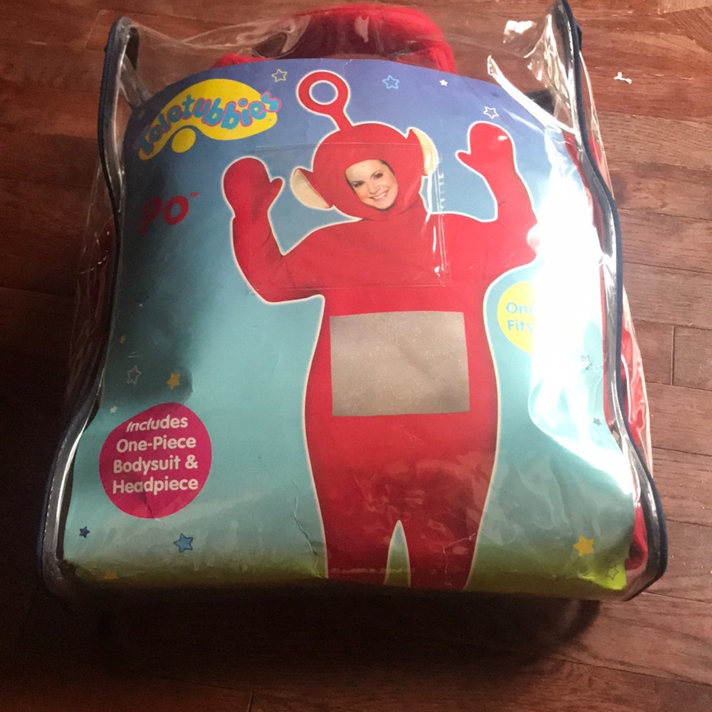 Po Teletubbies red costume
